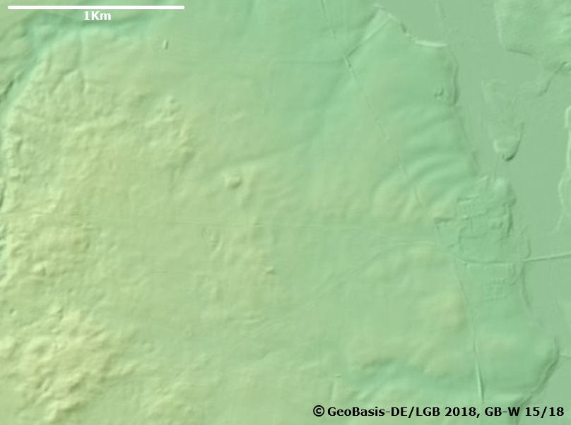 Die gut sichtbaren Abflussrinnen sind zerflossene Toteisblöcke.